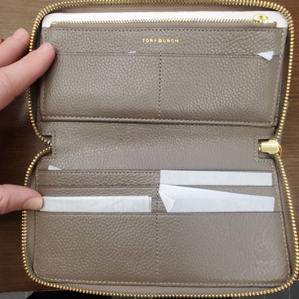 Tory Burch Carson Continental Wallet: Silver Maple